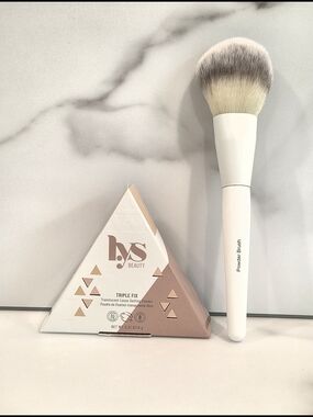 LYS BEAUTY Triple Fix Translucent Loose Setting Powder in Resilience & TYS Brush